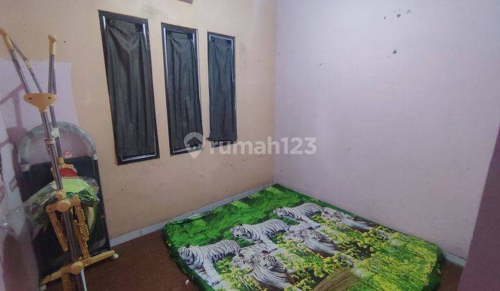 Rumah 2Lt Halaman Luas 10 menit ke Stasiun Depok Harga Nego J22961 2