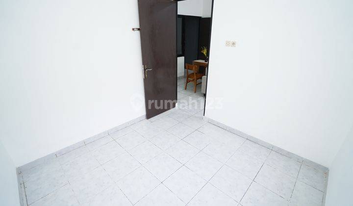 Rumah Asri 2 Lantai Strategis di Komplek Kaisar  Siap Kpr 14