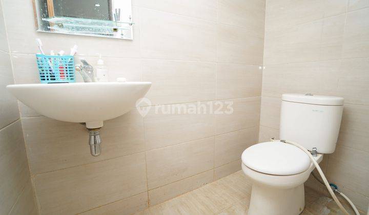 Rumah Minimalis Modern di Pomentia Residence Jagakarsa Siap Kpr 8