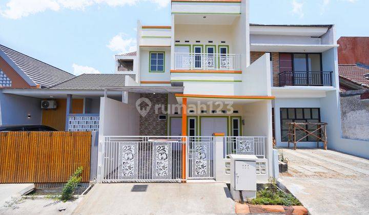 Rumah Strategis 2 Lantai Dekat Stasiun Bekasi di Duta Graha Bekasi J18064 1