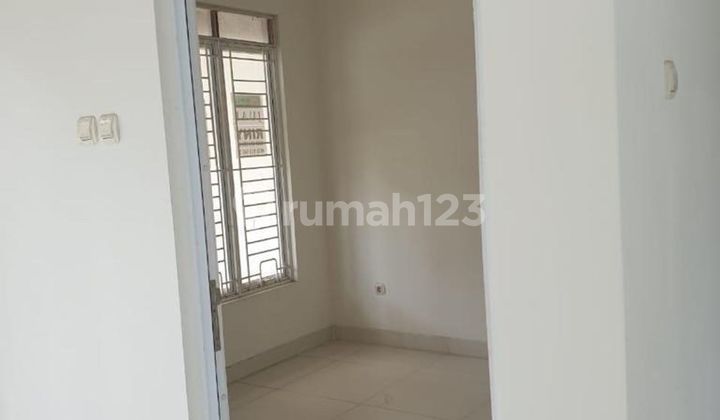 East-Facing House 15 Minutes to Mall Paradise Walk Serpong J-22637