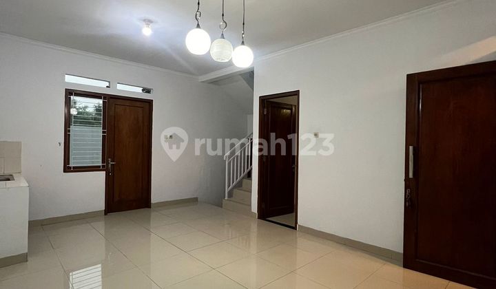 Rumah Minimalis Strategis 7 menit ke Terminal Sawangan 2 Carport J33182 2