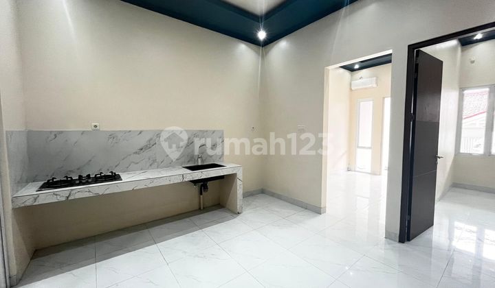 Spacious House 13 Minutes to Jatiwarna 2 Toll Gate Ready to Occupy J-31696 Spacious House 13 Minutes to Jatiwarna 2 Toll Gate Ready to Occupy J-31696