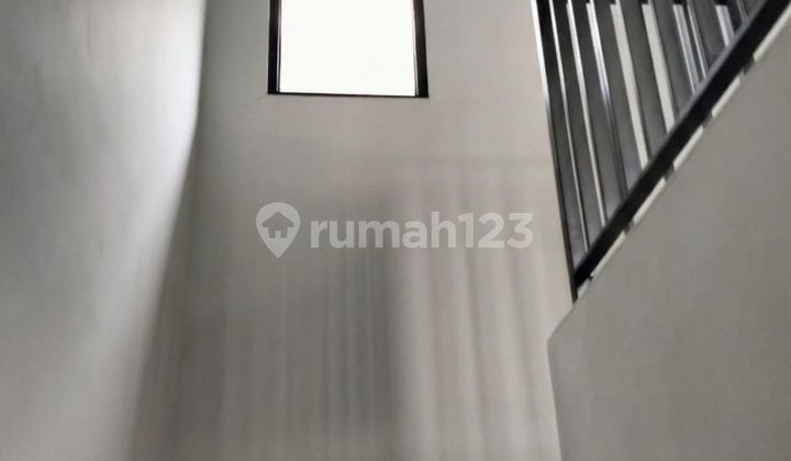 Rumah Minimalis 10 Menit ke Stasiun Serpong 2 Lantai Siap Huni J40265 2