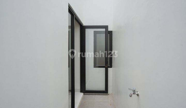 Rumah Cantik 2 Lt 15 menit ke Eka Hospital Harapan Indah Siap Huni J30625 2