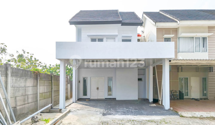Spacious 2-Story House Ready to Occupy, 15 Minutes to ITC BSD City J-36188 Spacious 2-Story House Ready to Occupy, 15 Minutes to ITC BSD City J-36188