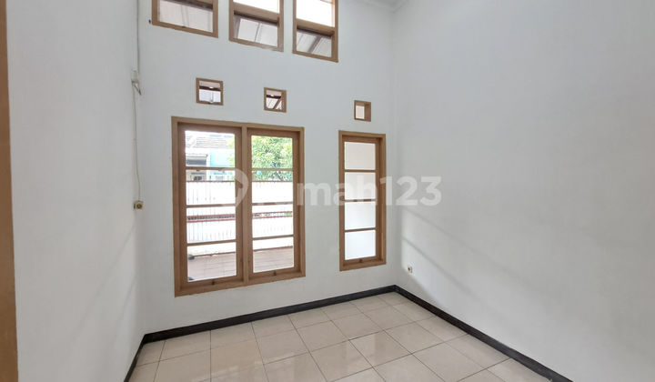 Rumah Hadap Selatan 6 Menit ke Mall Paradise Walk Serpong Dibantu KPR J-38531 2