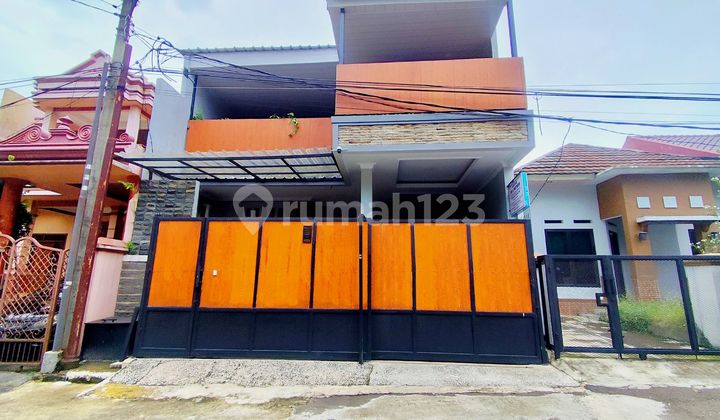 Rumah 2 Lantai 15 Menit ke Eka Hospital Cibubur Hadap Selatan J39619 Rumah 2 Lantai 15 Menit ke Eka Hospital Cibubur Hadap Selatan J39619