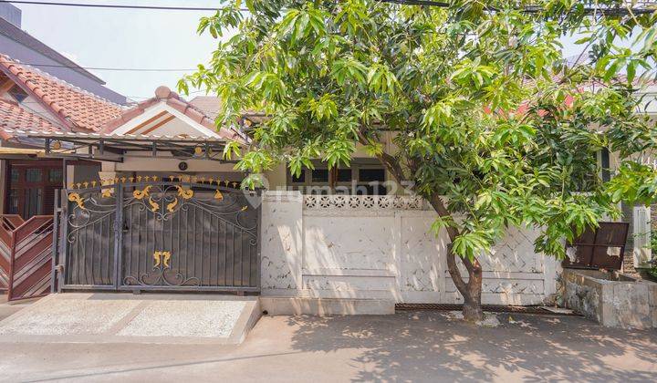 Rumah Luas SHM 6 Menit ke Grand Galaxy Park 2 Lt Hadap Utara J24399 1