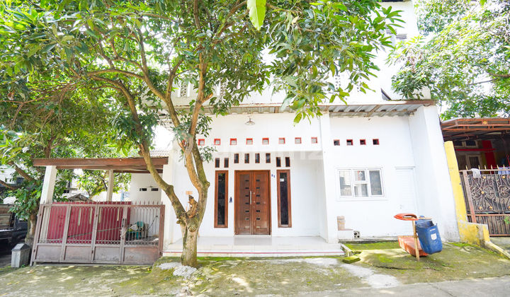 Strategic 4 BR House 10 Minutes to Sawangan Terminal North Facing J26559