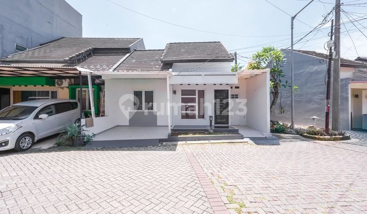 Rumah 13 Menit ke Gerbang Tol Sawangan 4 Hadap Utara J-37512 Rumah 13 Menit ke Gerbang Tol Sawangan 4 Hadap Utara J-37512
