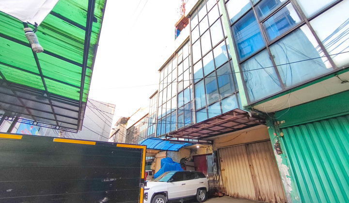 Ruko Strategis LB 248 dekat Stasiun Palmerah, Jakarta Pusat Siap Guna J-36369