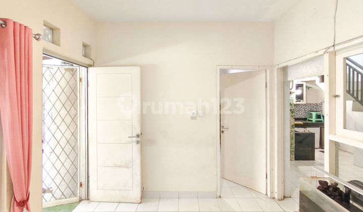 Rumah Hadap Timur dekat  AEON Mall BSD City Dibantu KPR J-38054 2