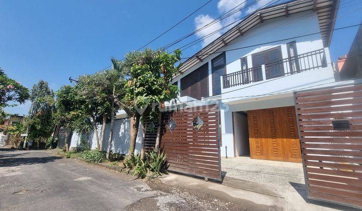 Rumah Bagus Besar Semi Villa Akses jalan besar mudah strategis sudah direnovasi Serivikat surat menyurat on hand Aman 1