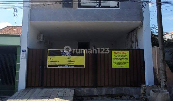 Jual Rumah Kost Gress New Full Perabot Lokasi Griya Kebraon, Surabaya Barat 1