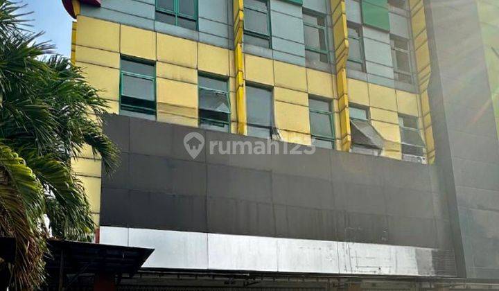 Ruko Golden Palace Hadap Jalan Raya Parkiran Luas  2