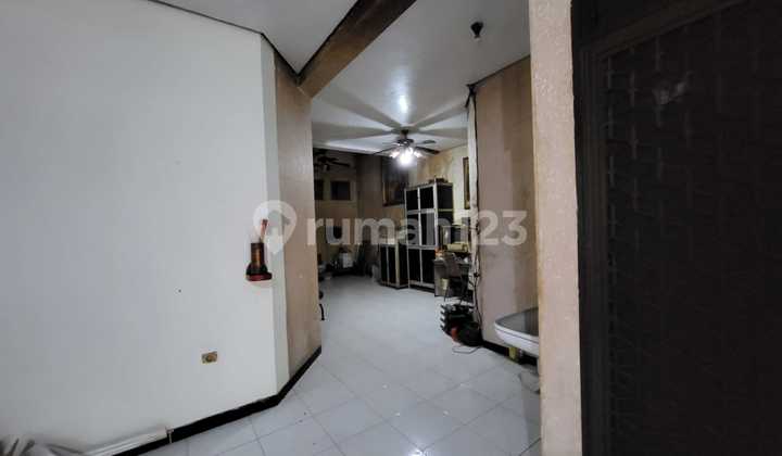 House + warehouse for sale in West Petemon 2