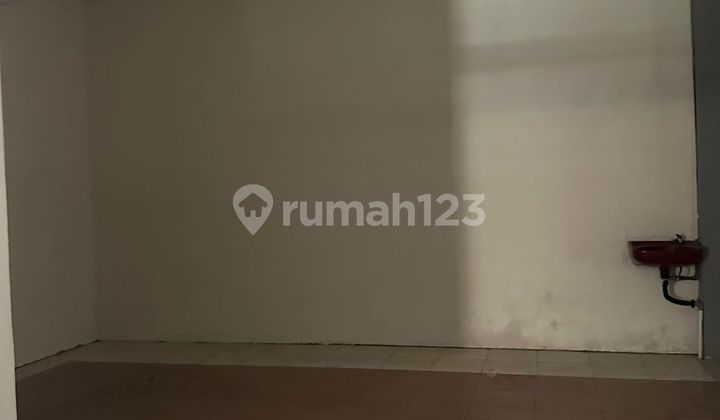 Dijual / Disewakan rumah toko  Di Raya Dukuh Kupang 2