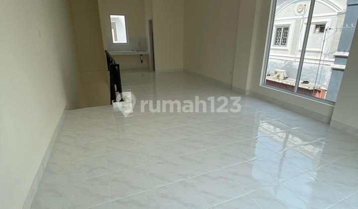 Close to Starbucks Viena Gading Serpong, Traffic Is Definitely Busy! Cw 2