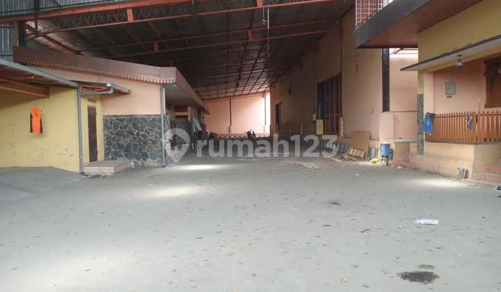 Warehouse in a Super Strategic Location, Kudus Industrial Zone, Area 6600M2