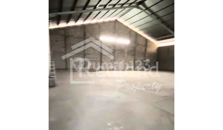 Gudang di daerah Mangkang , Semarang ( Vn Si 8202 )