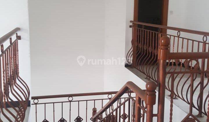 Jual rumah 3 lantai perbun  Semi Furnished Bagus 1