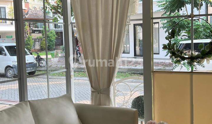 Nyaman & Estetik! Rumah Puri Mansion 2.5 Lantai - Sudah Renovasi Siap Pakai 1