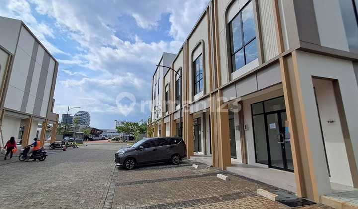 Cheap Shop House Rentals at Il Lago Gading Serpong by the Roadside 2