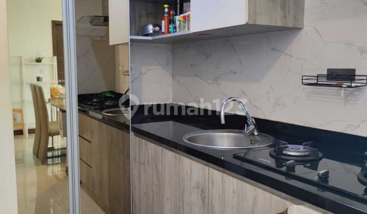 Apartemen AKR Gallery West 2BR Furnished – Lokasi Premium, Rp 2M!