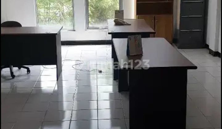 rent a 3-story shop house in kelapa gading