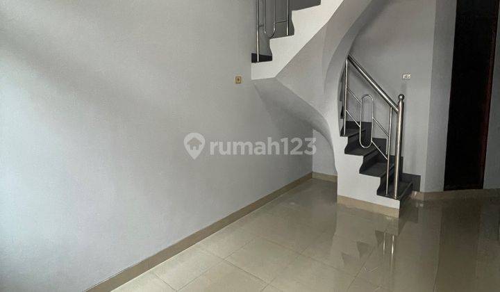 Rumah Nyaman 4 Kamar Tidur 2 Lantai Jelambar Blok C 2