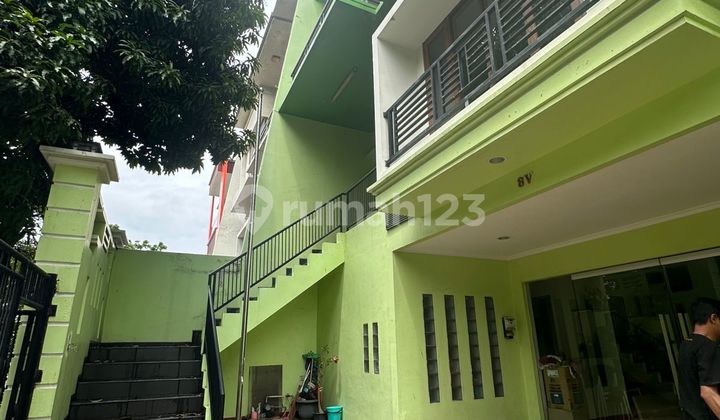 Rumah 3 Lantai, Pinisi Pik Hadap Selatan
