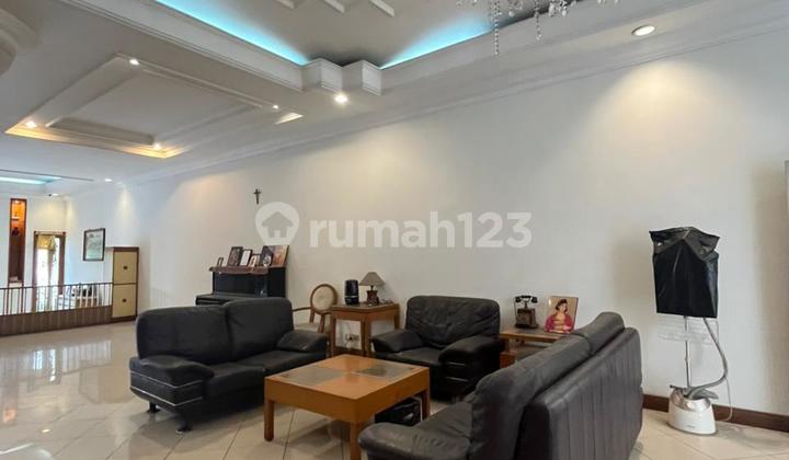 rumah di elang laut hadap selatan luas dan nyaman