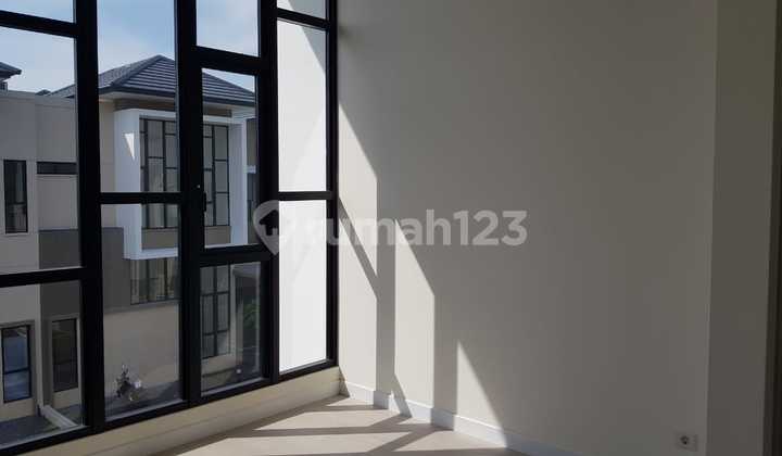 Rumah Baru Asya, 2 Lantai, Dekat Pusat Perbelanjaan, Dekat Akses Tol