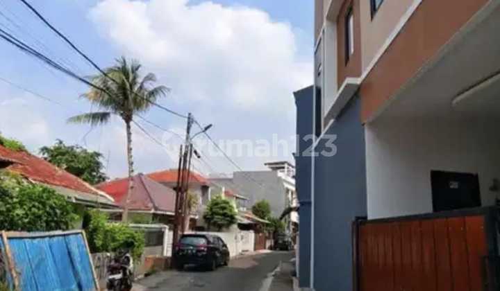 jual rumah baru jadi Johar Baru, ada roof top