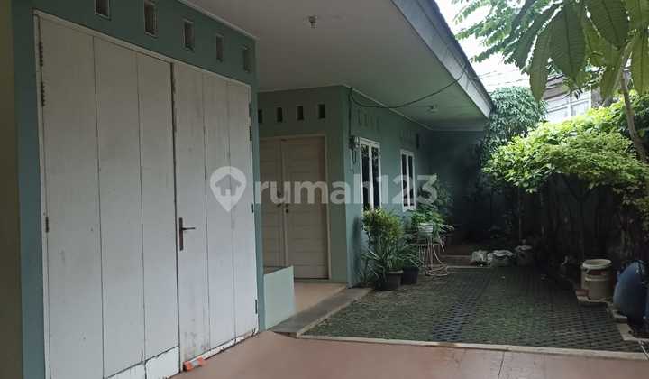 Rumah1 Lantai Pejompongan Jakarta Pusat
