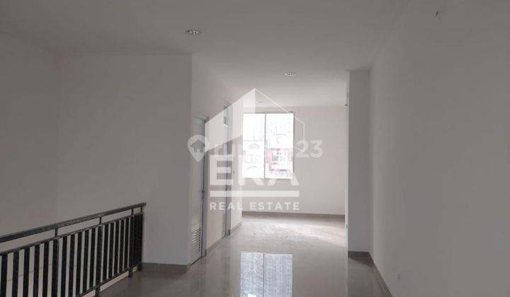 Ruko La Riviera 3 Lantai Ukuran 4,5x12 Unfurnished 2