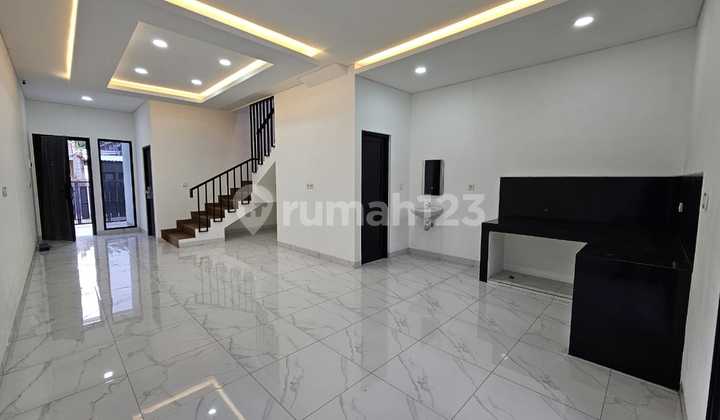 Dijual Rumah di Meruya Jakbar LT 100m2, Semi Furnished Dijual Rumah di Meruya Jakbar LT 100m2, Semi Furnished