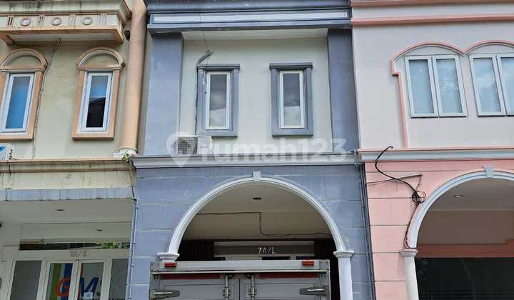 For Sale/Lease 3-Story Shop House in Manyar PIK1, Size 4.5x15 m² For Sale/Lease 3-Story Shop House in Manyar PIK1, Size 4.5x15 m²