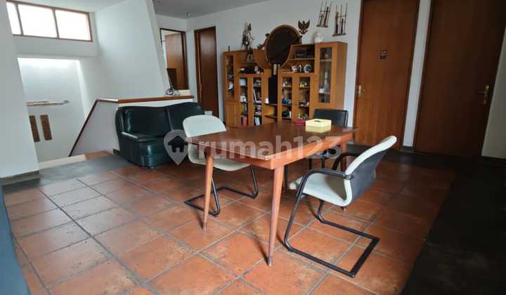 Di Jual Rumah Puri Indah LB 400M2, SHM, Harga Negoo! Di Jual Rumah Puri Indah LB 400M2, SHM, Harga Negoo!