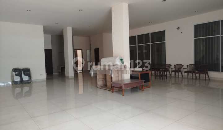 For Rent: 4-Story Row Shop 3 Units Size 15x20, Price Negotiable! 2