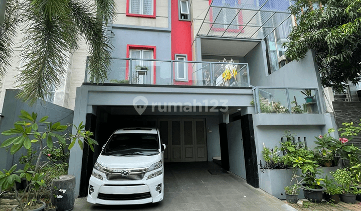 Rumah Bgm Cluster Layar Permai 3 Lantai Ukuran 8x15 Furnished  1