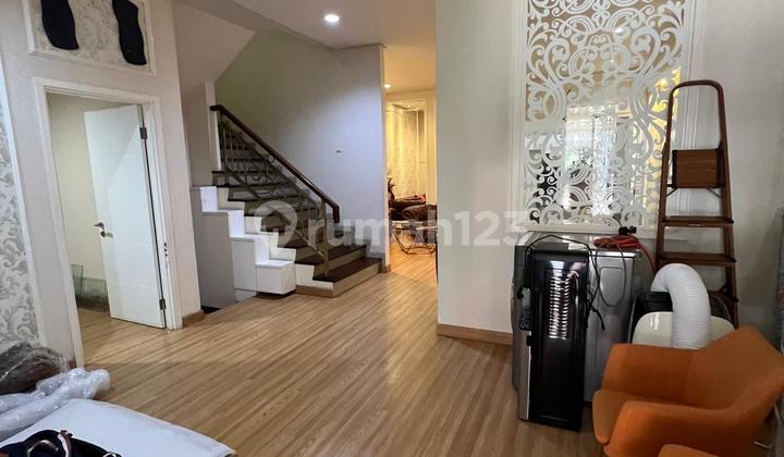Dijual Rumah 3 lantai di Golf Lake Luas 120m2, Full Furnished