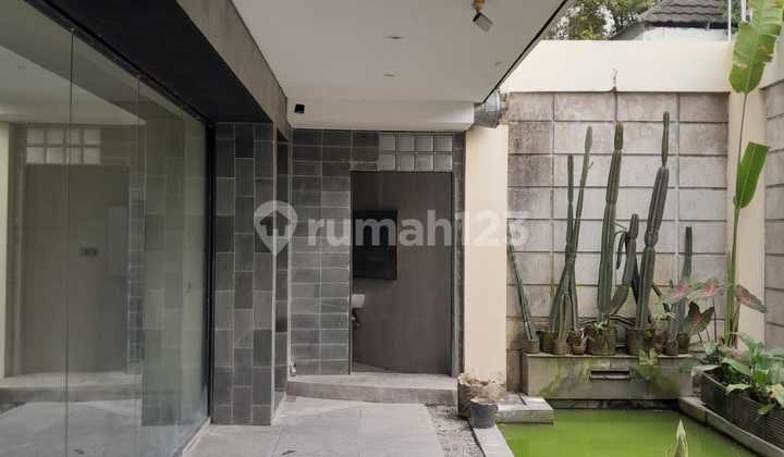 Dijual Rumah Lokasi Sangat Strategis di Pamulang Permai