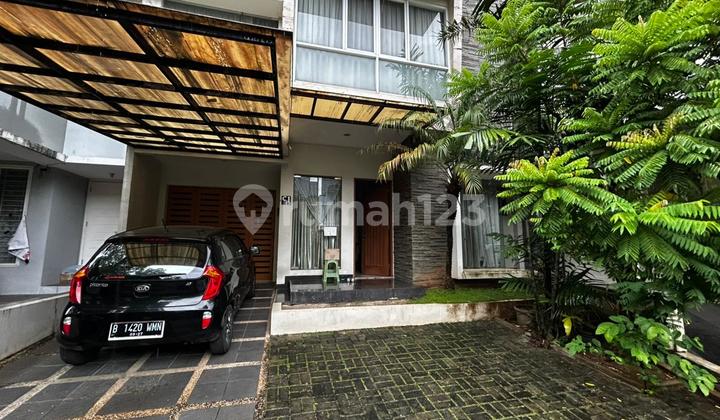 Dijual Rumah Halaman Luas Hadap Taman Di Emerald Bintaro