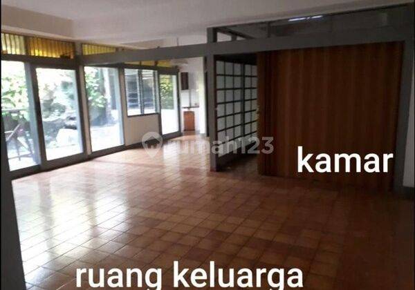 Rumah 2 lantai butuh renovasi kosong dalam kompleks Cipete 1