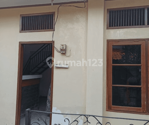 Rumah 2 Lantai Butuh Renovasi Turun Harga di Antasari 1