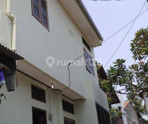 Rumah 2 Lantai Butuh Renovasi Turun Harga di Antasari 2