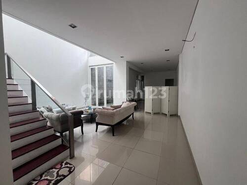 Rumah Modern Minimalis di Pondok Indah Harga Menarik 1