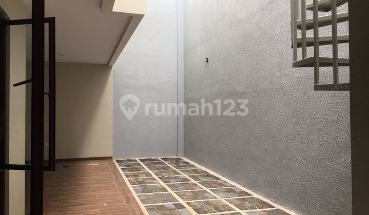 Dijual rumah cantik berada didalam kawasan perumahan elite